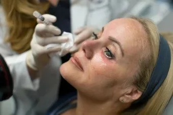 GROSSMAN'S TREATMENT REQUIRES SEVERAL SESSIONS TO SEE RESULTS.