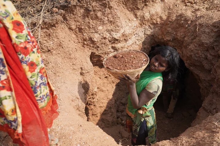 IT'S ESTIMATED THAT 22,000 CHILDREN WORK IN MICA MINES IN INDIA. | PHOTOGRAPHED BY JACK PEARCE.